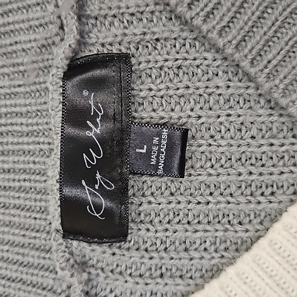 "SAY WHAT" Sz. L. Two-tone, gray /cream, long-sleeved, midi, sweater dress. - Picture 10 of 12